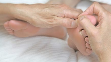 Dislocated Toe: Symptoms, Causes, Treatment, and Recovery Time