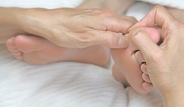 Dislocated Toe: Symptoms, Causes, Treatment, and Recovery Time