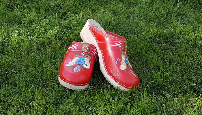 How Do Dansko Clogs Fit?