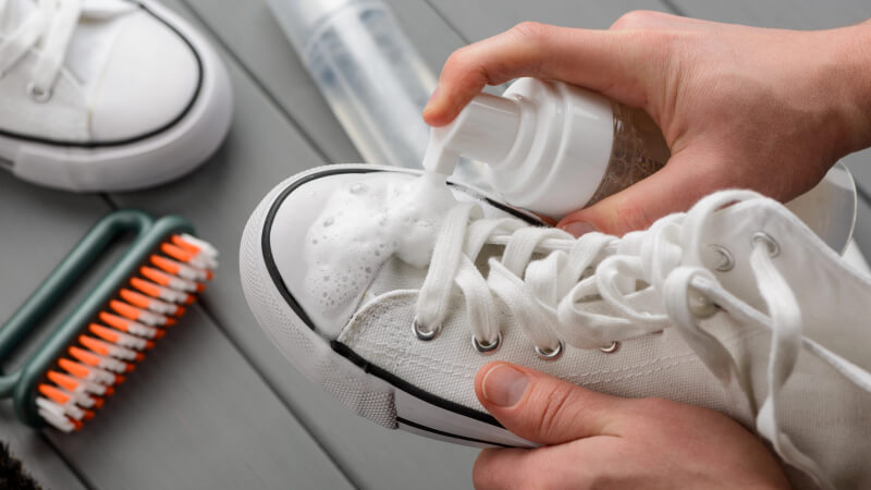 How To Clean White Sneakers (Without Ruining Them!) - FootGearLab